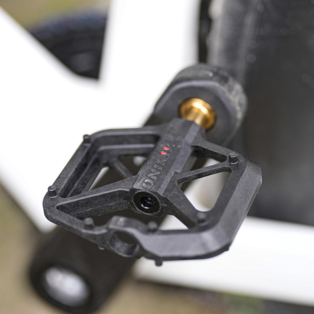 2025 New ONIRII PD-C Injection Carbon Fiber Flat Bike Pedals Ultralight Rolling Pin Titanium Axle for Road Mountain Bikes