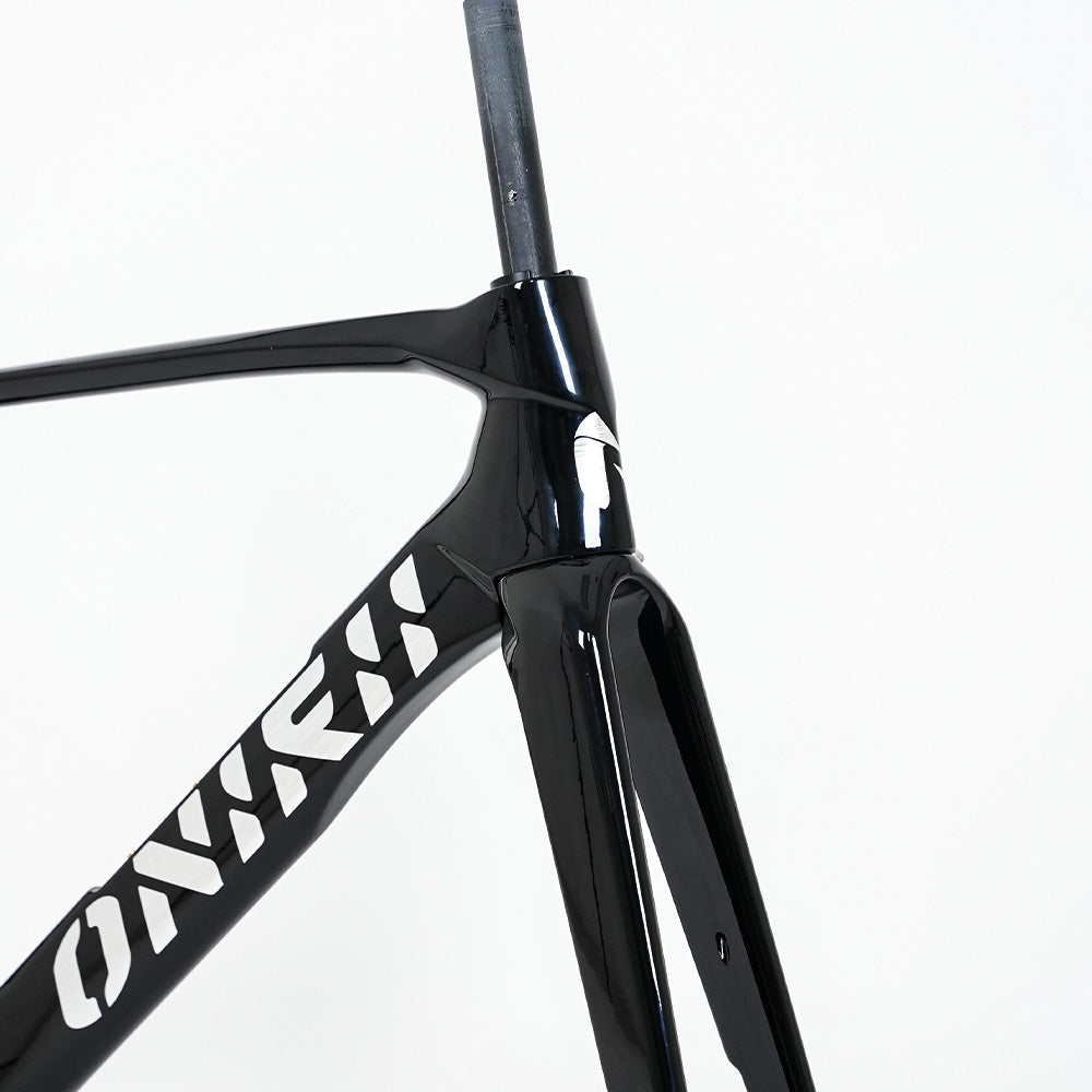 ONIRII AERO PRO+ Carbon Fiber Road Bike Frame with OD1 Head Tube, Flat-Top Design, and Fully Internal Cable Routing—Ideal for Road Racing