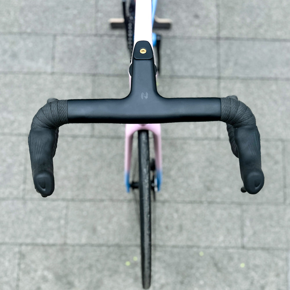 ONIRII Ultra-Light Carbon Fiber Aerodynamic Integrated Handlebars T800 with Internal Cable Routing and Non-Slip Grip—Suitable for Road Racing Bicycles