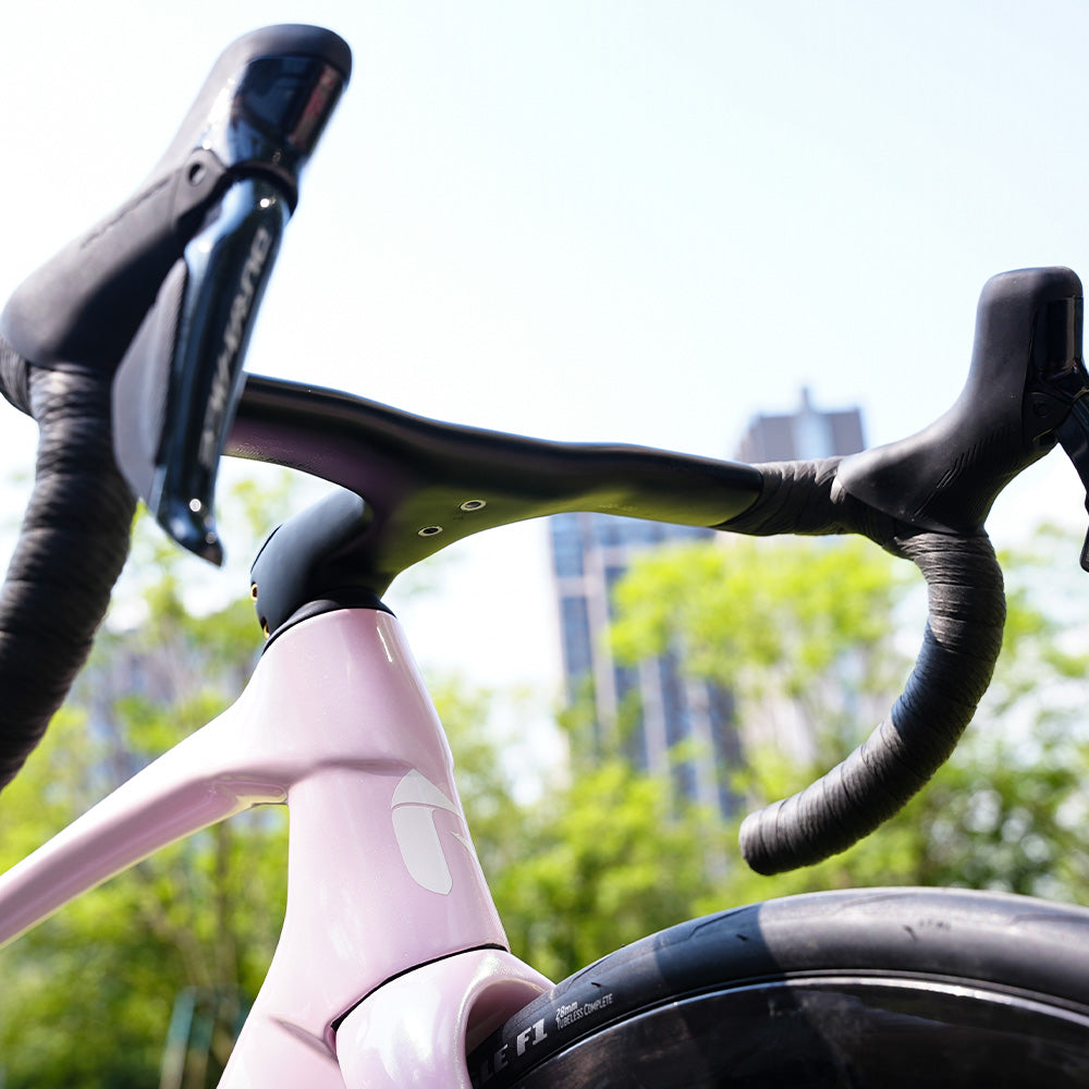 ONIRII AERO PRO+ Carbon Fiber Road Bike Frame with OD1 Head Tube, Flat-Top Design, and Fully Internal Cable Routing—Ideal for Road Racing